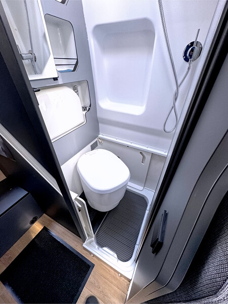 Mooveo 63 EB Sanitärbereich mit Toilette
