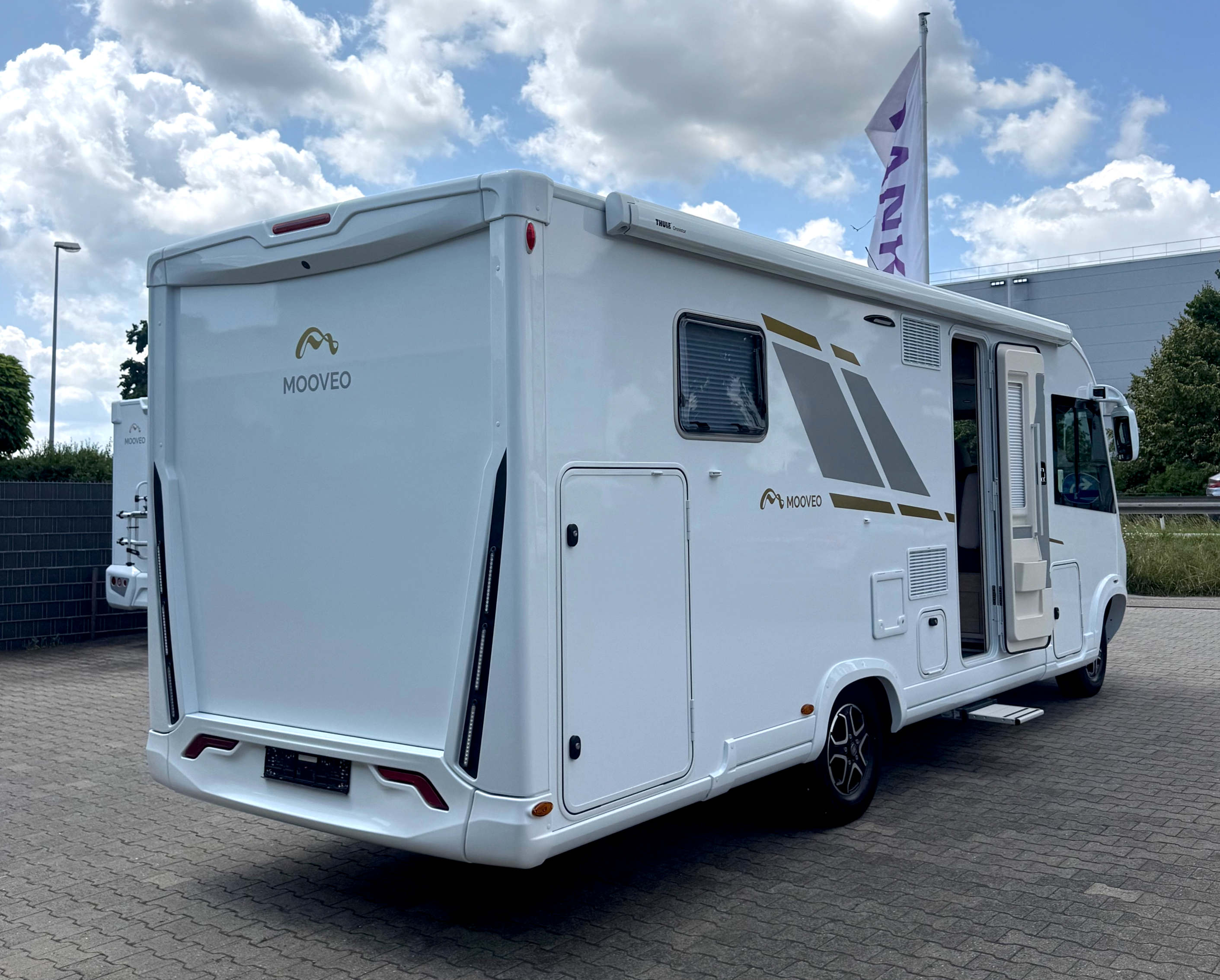 Mooveo INT 74QBH Flanke mit elektrischer Stufe