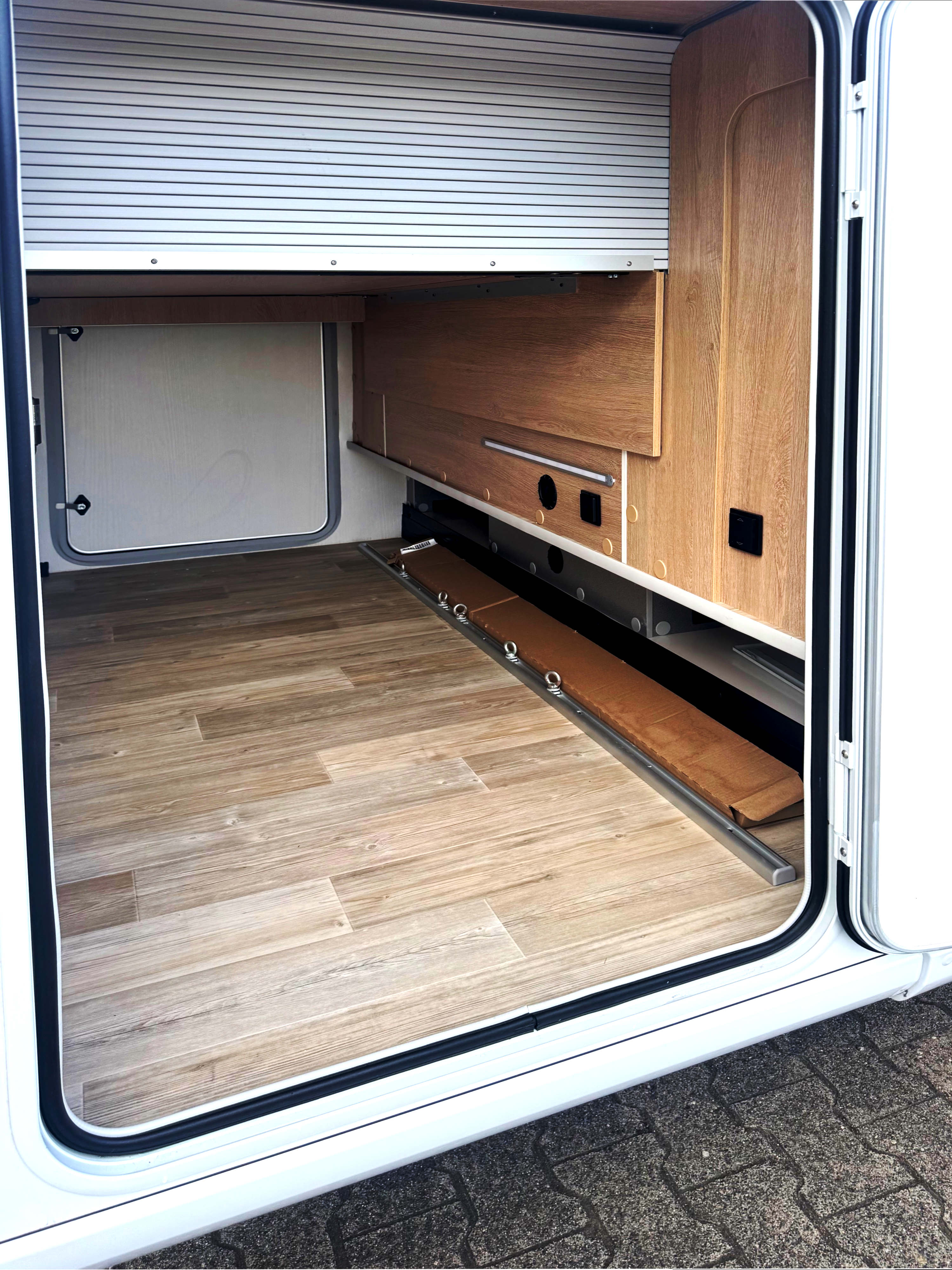 Mooveo INT 74QBH Garage mit hoher Ladekapazität