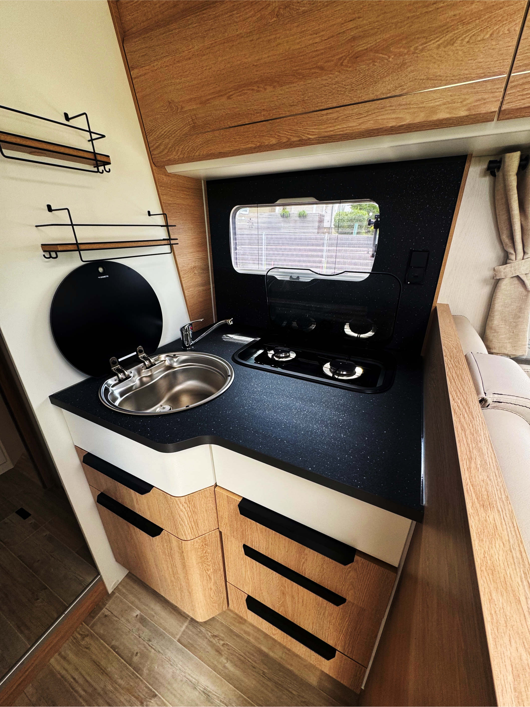 Mooveo INT 74QBH Base Cabinet